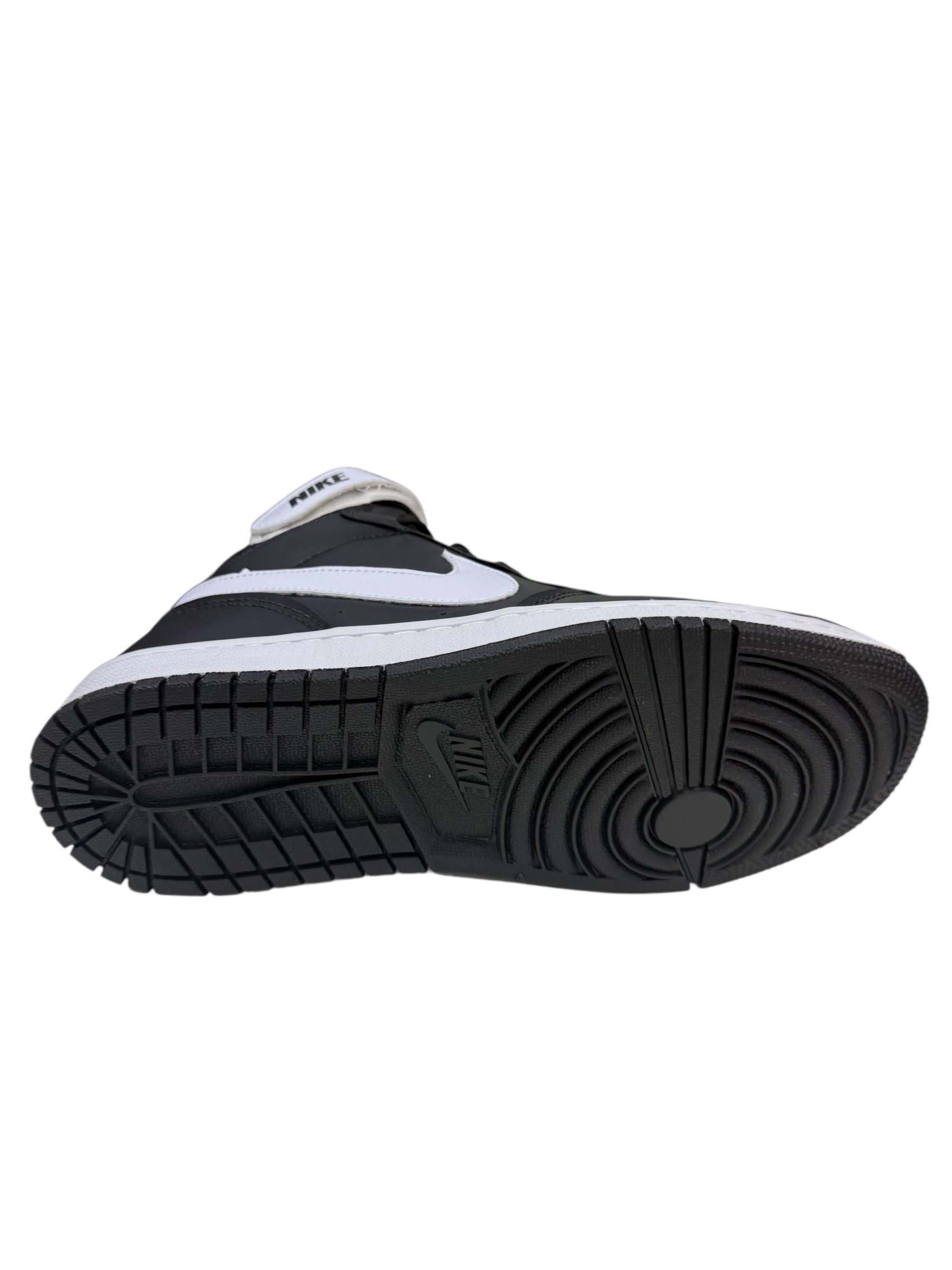 NIKE BOTA BOROUGH ( PRETO / BRANCO)